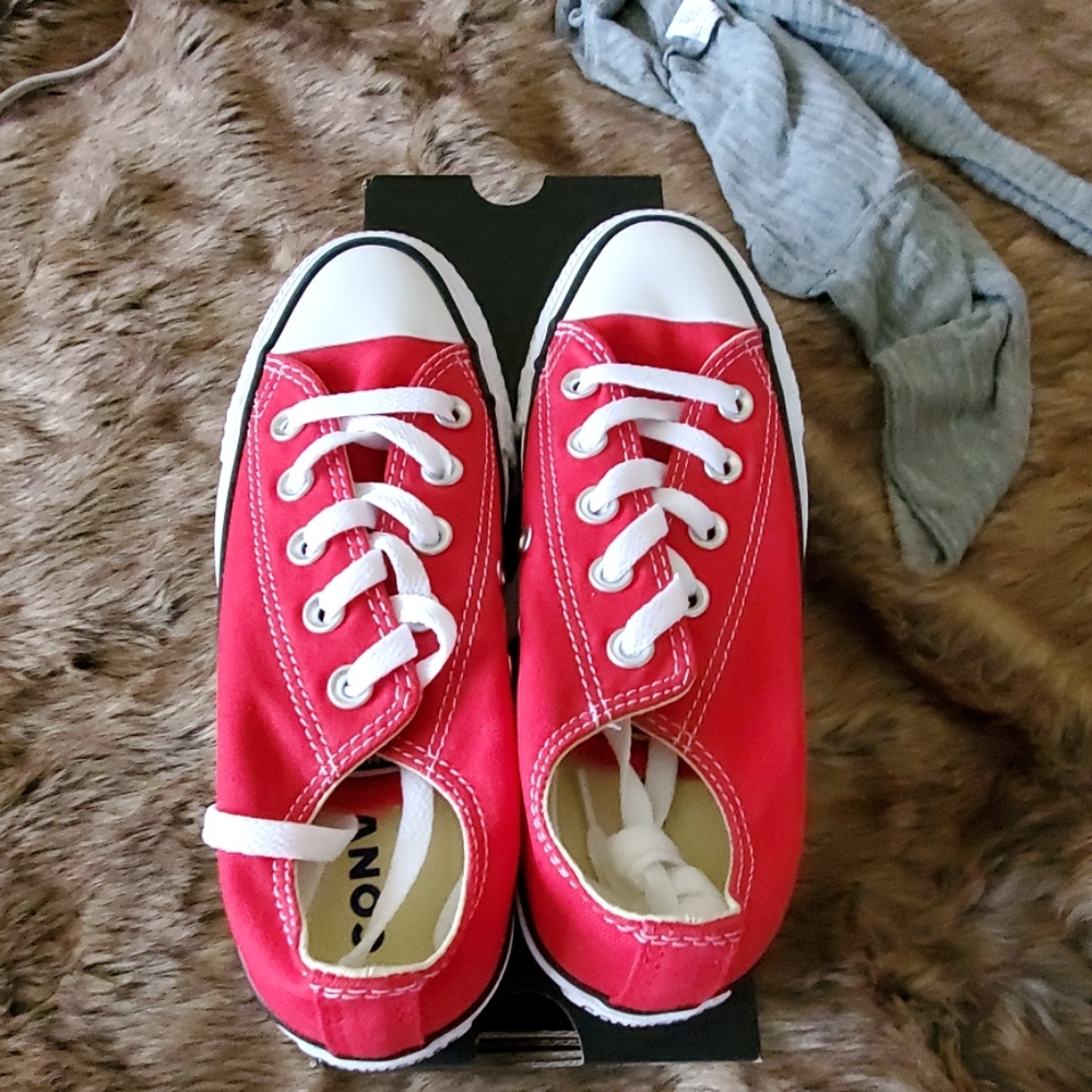 Converse Hp boxed new red sneakers